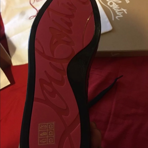 Comment below up to a size 15 - Picture 2 of 8